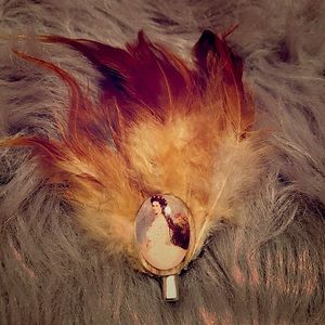 Feather cameo hair clip